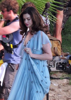 Anne Hathaway - On set of 'Nasty Women' in Mallorca